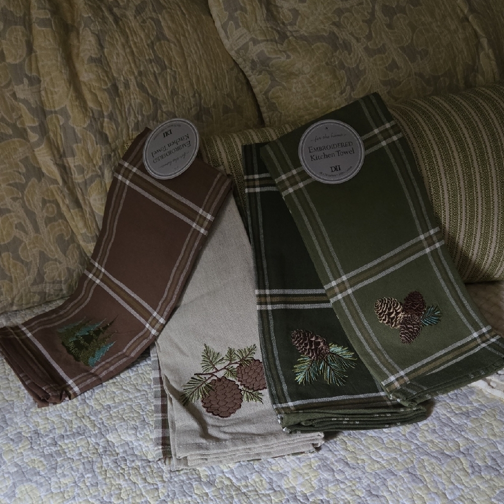 5 Plaid Cotton Kitchen Towels with Pinecone Design